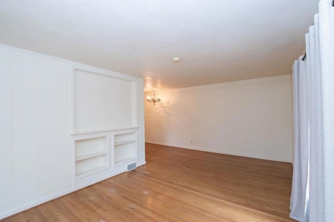 Photo - 4933 Woodland Ave