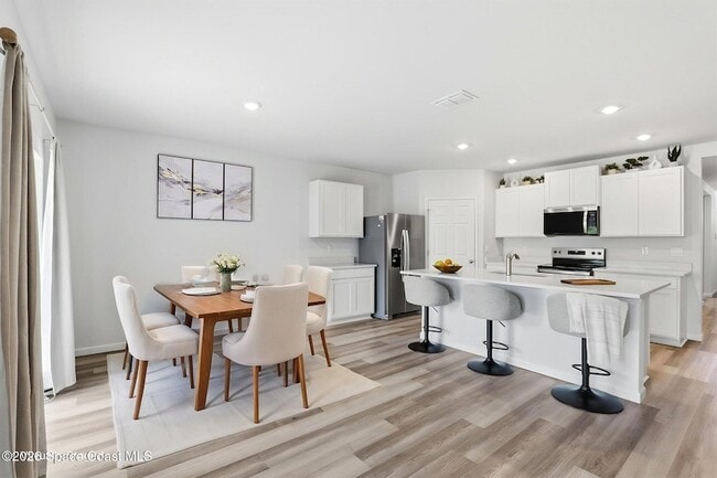 Photo - 673 Bremerhaven St NW