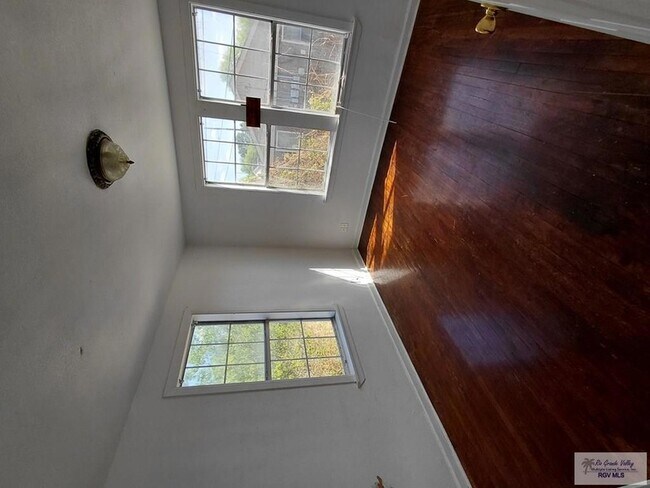 Photo - 521 N 9th St