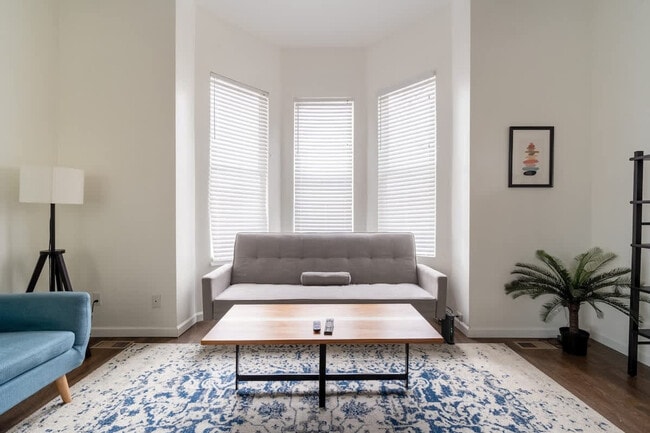 Building Photo - 2334 SE 8th Ave Unit ID1309820P