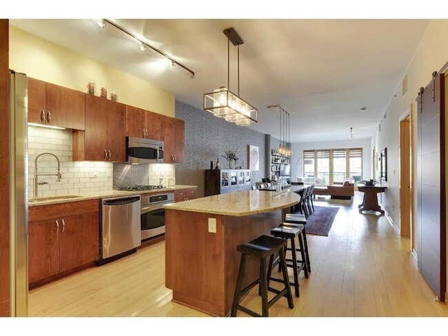 Photo - 401 N 2nd St