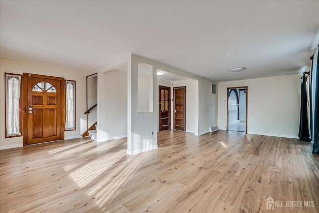 Photo - 98 Trieste St