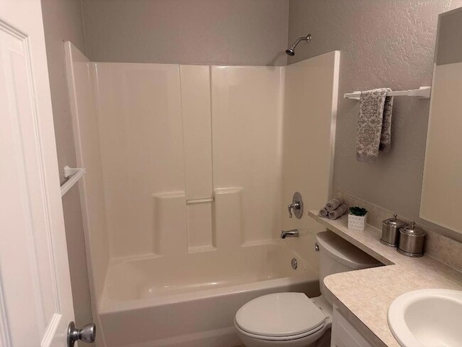 Photo - 125 SE Millwood Terrace