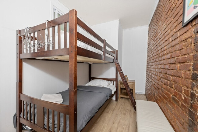 Photo - 301 W 31st St Unit ID1323979P