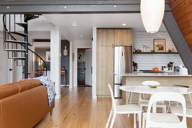 Photo - 3711 S Shorewood Ave Unit ID1035994P