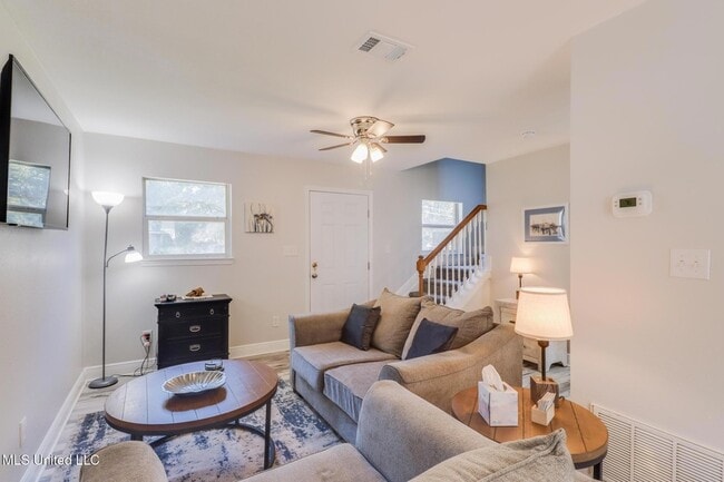 Photo - 229 Milray Ln