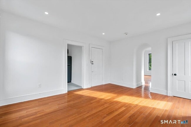Photo - 48 Trumbull St