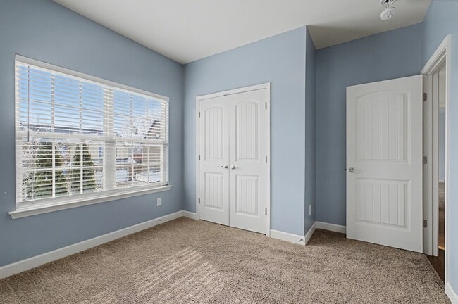 Photo - 140 Tulip Grove Point