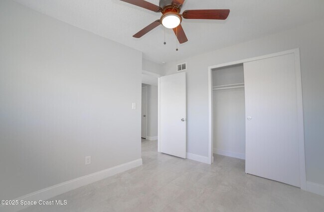 Photo - 230 W Towne Pl