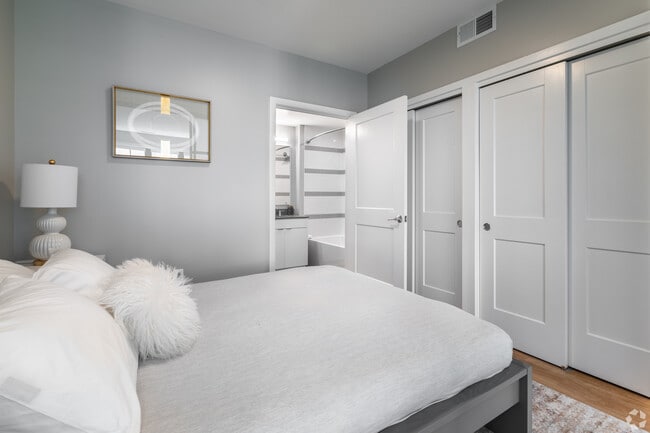 Photo - Define Glover