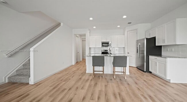 Photo - 5600 NW Coventry Cir