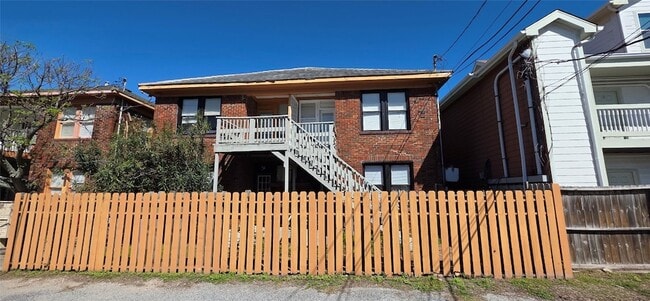 Building Photo - 2109 Bernardo De Galvez Ave Unit 2