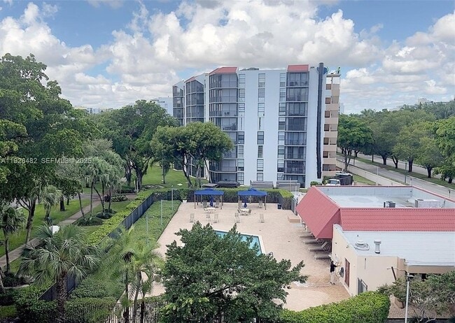 Building Photo - 3301 N Country Club Dr Unit 811