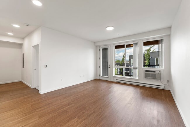 1BR, 1BA - 774SF - Living Room - Green Door Flats