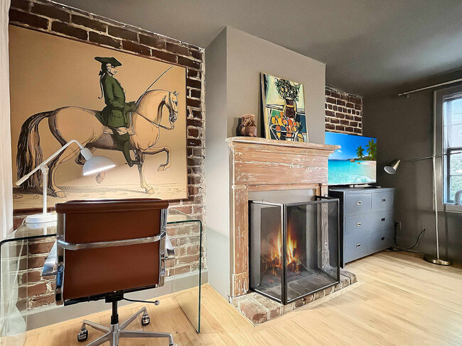 Building Photo - 120 E Charlton Ln Unit ID1244825P