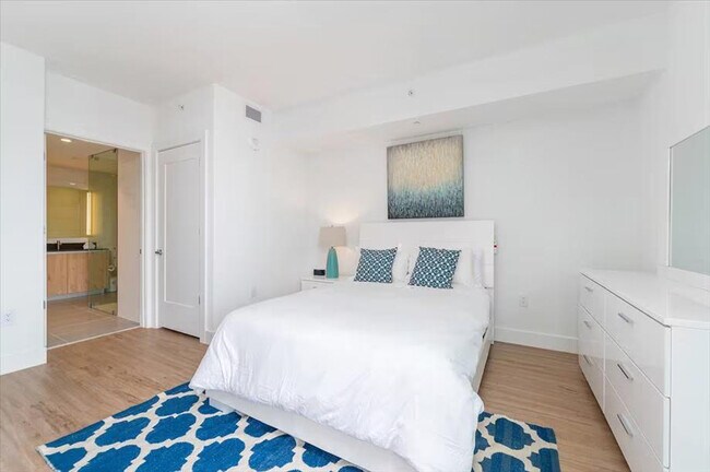 Photo - 460 NE 5th St Unit SI ID1040088P