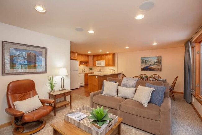 Photo - 611 S Monarch St Unit ID1021494P