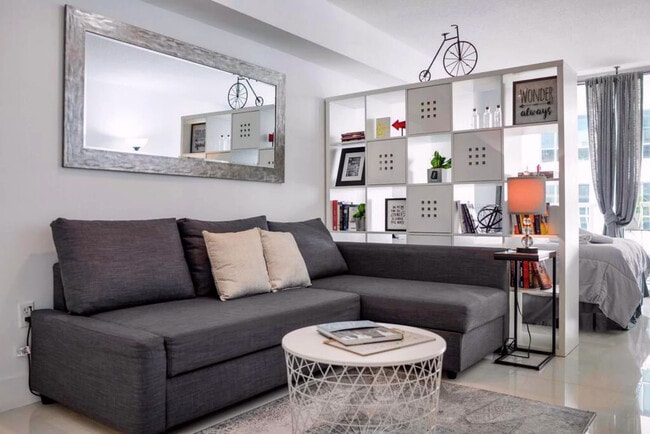 Photo - 1 SE 12th St Unit FL21-ID1022205P