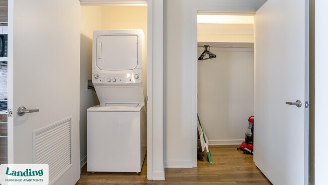 Photo - 347 W Chestnut St Unit 911