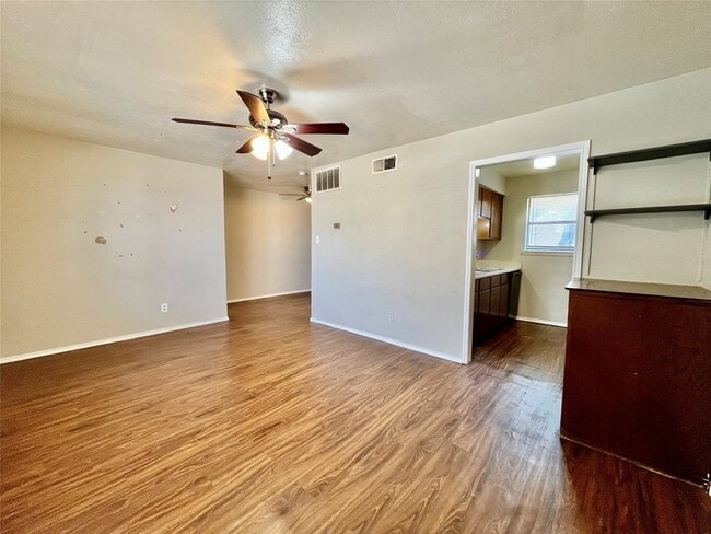 Building Photo - 2526 W Prairie St Unit 204