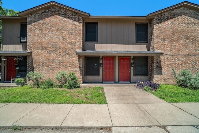 Building Photo - 3301 Aurora St Unit B