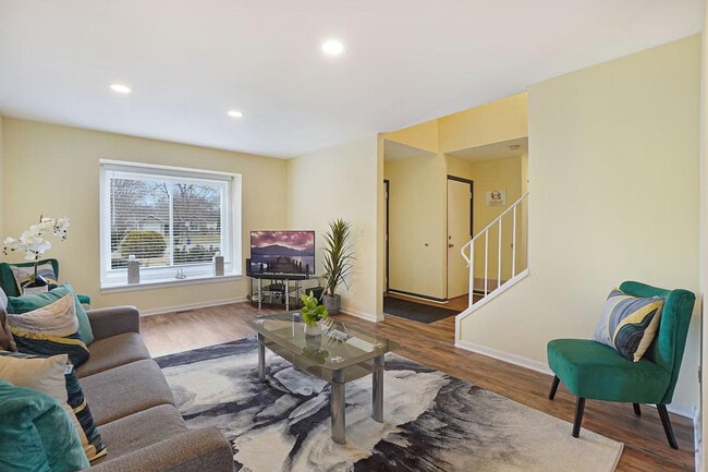 Building Photo - 303 Danbury Dr Unit SI ID1285015P