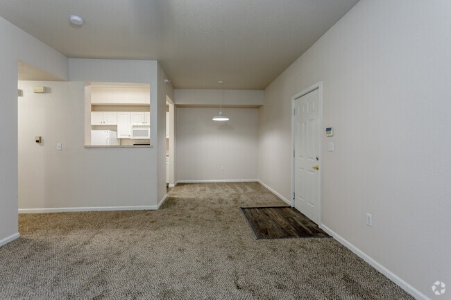 1BR, 1BA - 770 SF - Parkway Commons