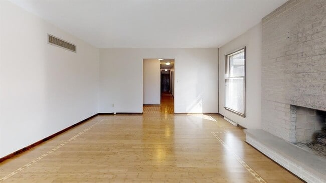 Photo - 933 High Meadow Dr