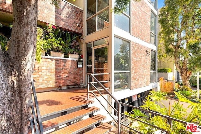 Photo - 7949 Selma Ave