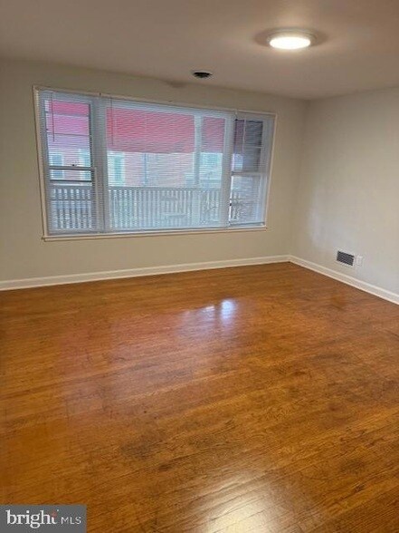 Photo - 35 W Main St