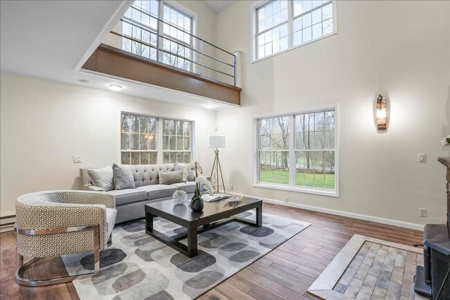 Building Photo - 338 Clove Rd Unit ID1056821P