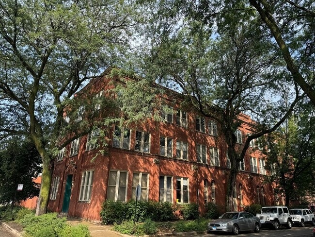 Building Photo - 2510 N Wayne Ave Unit 211