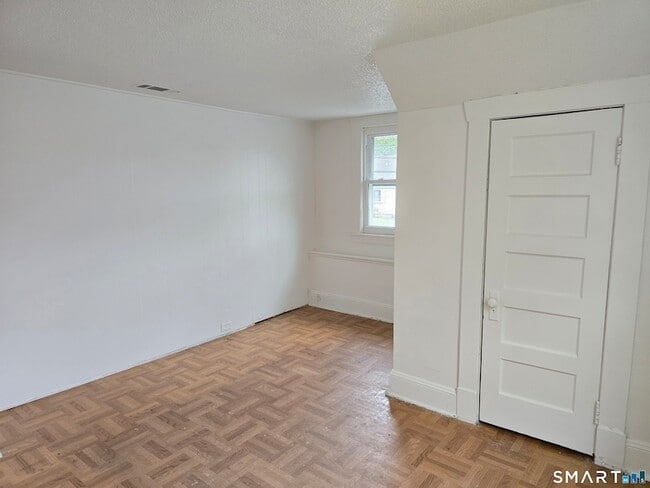 Photo - 103 Capen St
