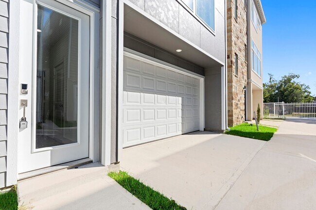 Photo - 4017 Ward St