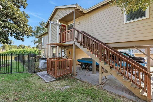 Photo - 140 Elm Dr