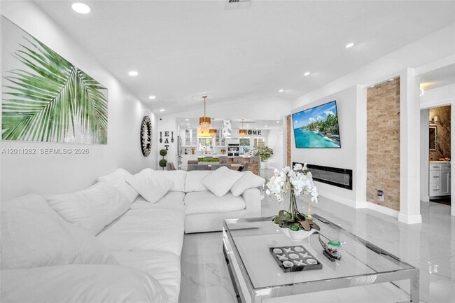 Photo - 252 Malibu Cir