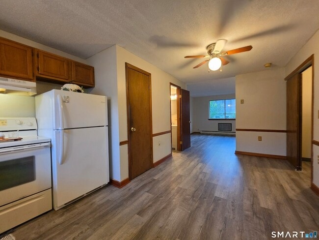 Photo - 1568 Meriden Rd