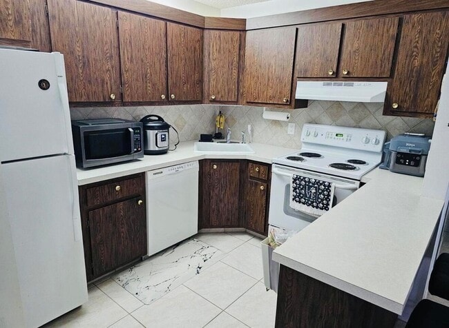 Photo - 443 Pine Glen Ln