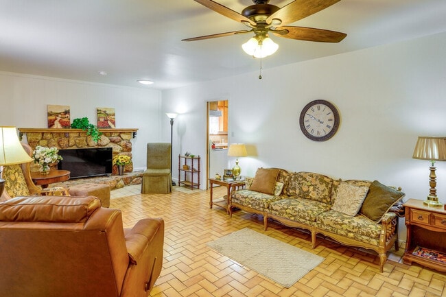 Building Photo - 331 W Windsor Ave Unit SI ID1385717P