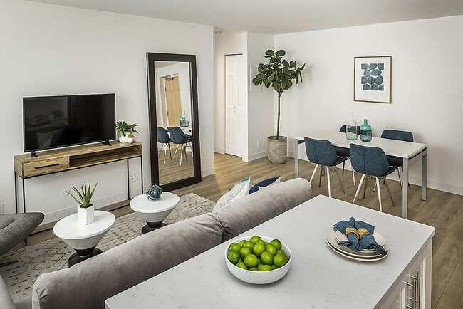 190805_FRM_Camelot_Ct__2612__EXSM_gohfru - Camelot Court