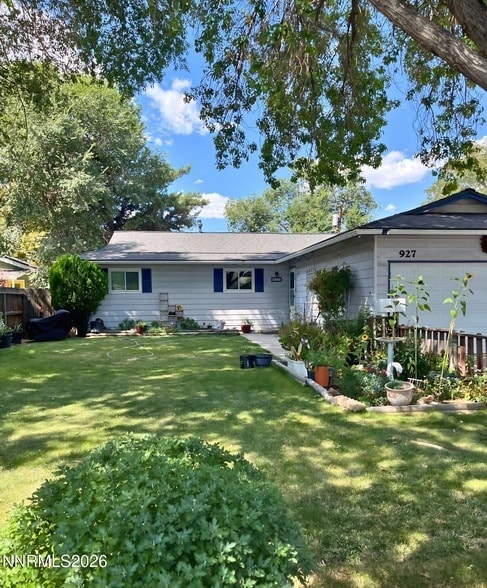 Photo - 927 Stanford Way