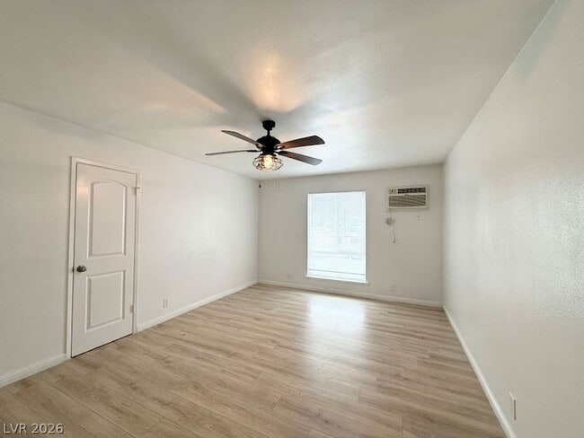 Photo - 2105 N Webster St Unit 3