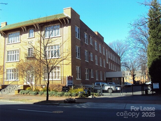 Building Photo - 515 N Church St Unit 204