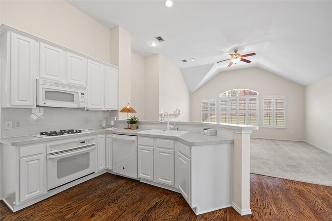 Photo - 2120 Crestlake Dr