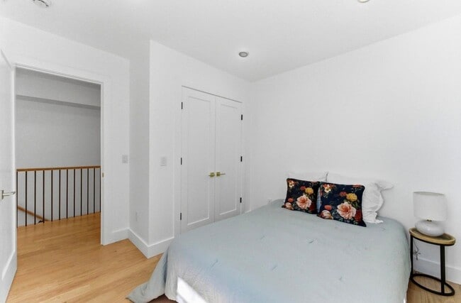 Photo - 113 Oak St