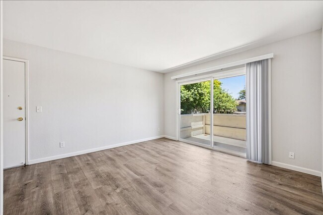 Photo - Pinewood Apartments