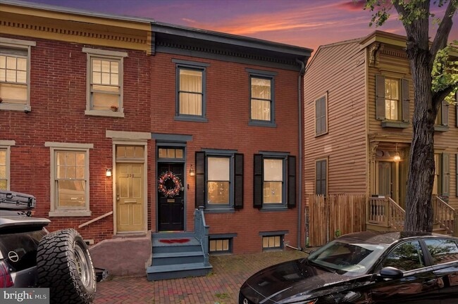 Building Photo - 132 Jackson St
