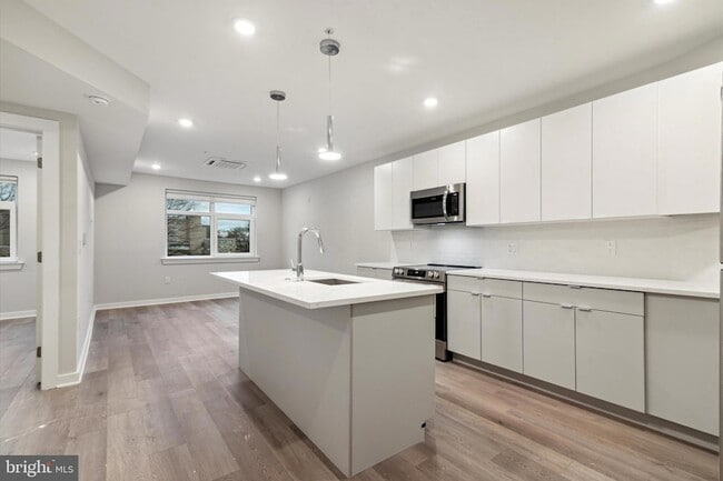 Building Photo - 3449 Scotts Ln Unit B303