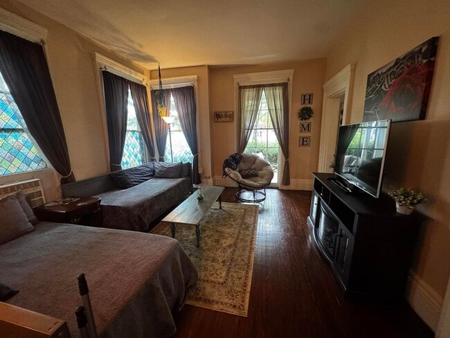 Photo - 115 Rose St