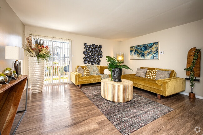 2BR, 2BA - 1,043SF - Living Room - Summerfield Apartment Homes